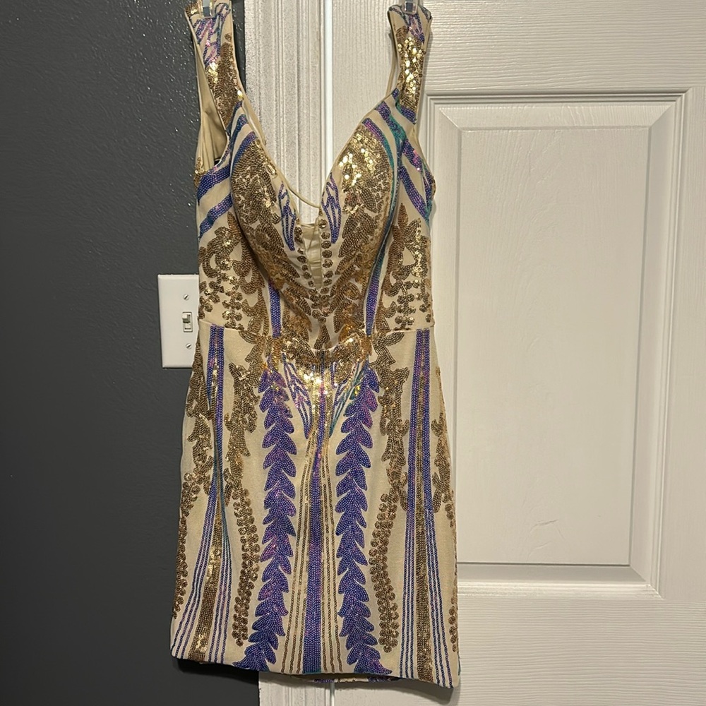 Gold iridescent homecoming dress size 6 worn once. No flaws.